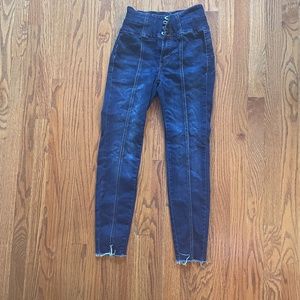 Fashion Nova Bum flattering Jeans